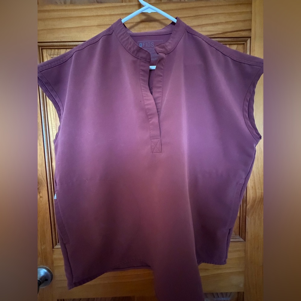FIGS Women's Rafaela scrub top large